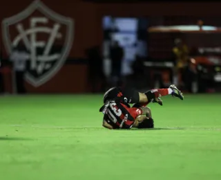 Vitória sofre gol no final, perde para o Flamengo e segue no Z-4 da Série A