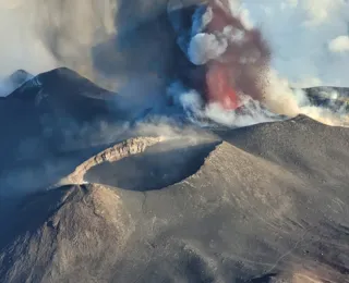 Vulcão Etna: principal aeroporto da Sicília fecha por causa de erupção