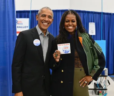 Demorou, mas chegou: Obama e Michelle declaram apoio a Kamala Harris - Imagem