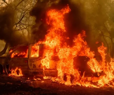 Milhares de pessoas são evacuadas por incêndio na Califórnia - Imagem