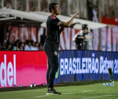 "Nós vamos sofrer até o final", afirma Thiago Carpini sobre luta contra o Z4 - Imagem