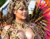 Rihanna desfila seminua em evento de Carnaval - Imagem