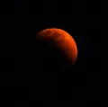 Céu de setembro terá eclipse parcial da Lua e “cometa do século" imagem