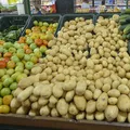 Batata cara, tomate barato: cesta básica em Salvador cai em maio imagem