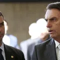 Jair Bolsonaro e filho ‘01’ mantêm empresa que pode fabricar arma imagem