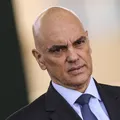 Moraes autoriza investigados por atos golpistas a votar no domingo imagem