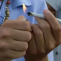 17ª Marcha da Maconha paralisa avenida famosa pedindo por legalização imagem