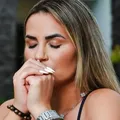 Deolane chora e desabafa 4 meses após prisão: "Perseguição" imagem