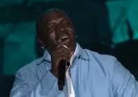 Akon faz playback no Rock in Rio e web especula sobre sósia imagem
