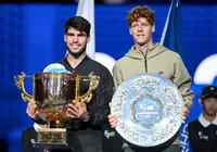 Alcaraz desbanca Sinner e é campeão do ATP 500 de Pequim