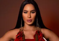 Mesmo com hematomas, Isabelle Nogueira samba na Grande Rio imagem
