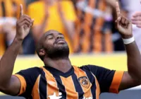 Após solicitar retorno, Hull City libera Estupiñán para clube mexicano