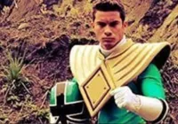 Astro de Power Ranger agride idoso de andador e está foragido