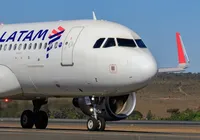 Avião da Latam decola, voa por quatro horas e não chega a lugar nenhum imagem