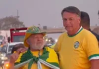 Bolsonaro publica vídeo 'romântico' ao lado de sósia de Lula; assista