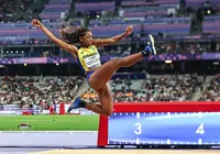 Brasil garante mais duas medalhas no atletismo e fica perto do recorde