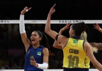 Brasil vence República Dominicana e classifica às semis do vôlei