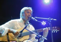 Caetano Veloso quer férias "radicais" e faz promessa após turnê imagem