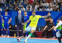 Camisa 10 do Brasil é eleito melhor jogador do mundo de futsal