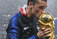 Campeão do mundo, Griezmann anuncia aposentadoria da França