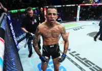 Carlos Prates nocauteia Li Jingliang no UFC 305 e mantém invencibilida