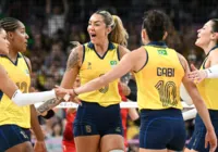 Com show de Gabi, Brasil vence Japão e garante classificação no vôlei