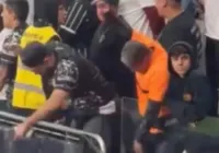 Corinthianos debocham das enchentes no RS em jogo contra o Grêmio