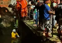 Corpo é resgatado de córrego com auxílio de um tripé