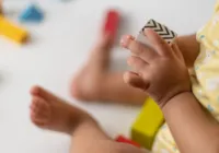 Creche fecha antes do previsto e bebê fica trancado no local