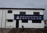 Crianças são obrigadas a tirarem roupa em escola após sumiço de R$ 65