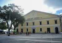 Dois homens são baleados em frente ao Mercado Modelo; Veja vídeo