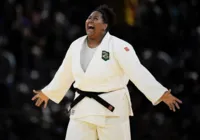 É OURO!!! Brasileira Beatriz Souza é campeã no judô