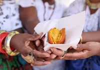 Pode faltar acarajé na Bahia? Escassez de dendê ameaça comida típica imagem