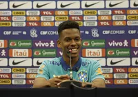 Estêvão celebra convocação: "Estou feliz vestindo a camisa da Seleção"