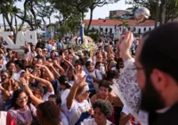 Fiéis prestam homenagem à Santa Dulce em cortejo