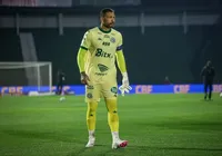 Goleiro do Guarani é expulso após chamar árbitro de "maconheiro"