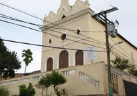 Homem invade igreja em Salvador e furta objetos de ouro
