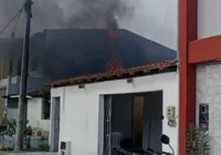 Homem provoca incêndio na própria casa na Bahia