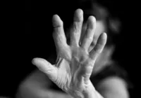 Idosa de 86 anos é estuprada por 3 horas; homem dizia ser o capeta