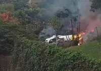 Incêndio é controlado em local onde avião caiu em Vinhedo, diz PM