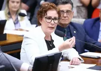 Internada há 2 dias, Carla Zambelli tem síndrome de taquicardia