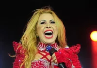 Joelma sofre acidente e fará show em cadeira de rodas