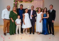 Jornalista faz festa de casamento do ex-marido: "Uma família"