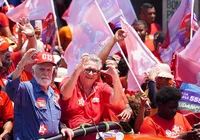 Luiz Caetano recebe primeira doação do PT para a campanha