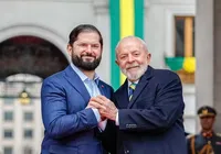 Lula é recebido por presidente do Chile imagem