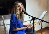 Márcia Freire promove atividade musical com crianças do GACC