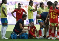 Marta é expulsa após chutar cabeça de jogadora espanhola; assista