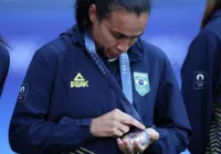 Marta se torna a maior medalhista do futebol brasileiro em Paris