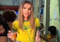 Maya Massafera é vista em samba de praça em Salvador