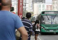 Manifestação de rodoviários atrasa saída de ônibus em Salvador imagem